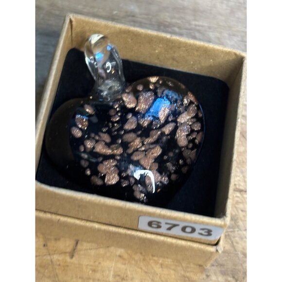 Heart-Shaped Glass Pendant With Gold Flecks - Picture 4 of 6